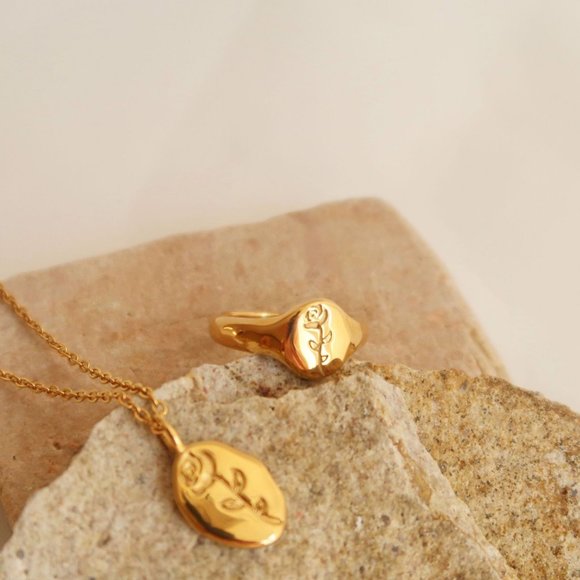 NEW 18K Gold Plated Rose Flower Signet Ring - Picture 7 of 10